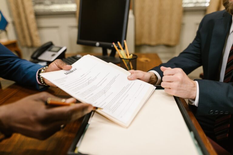What Legal Advice Do Expats Need When Going Through a Divorce?