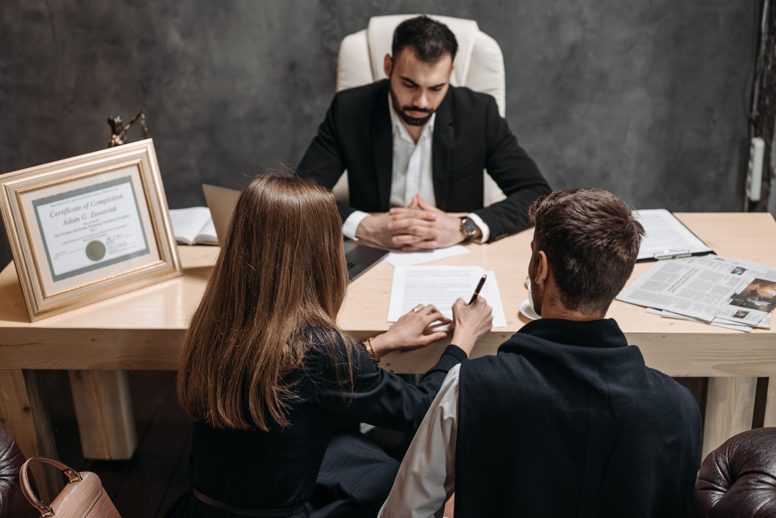 Divorce Lawyers vs Divorce Attorneys: What Should You Know Before Hiring One?